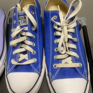 Men’s 10.5 Royal blue converse